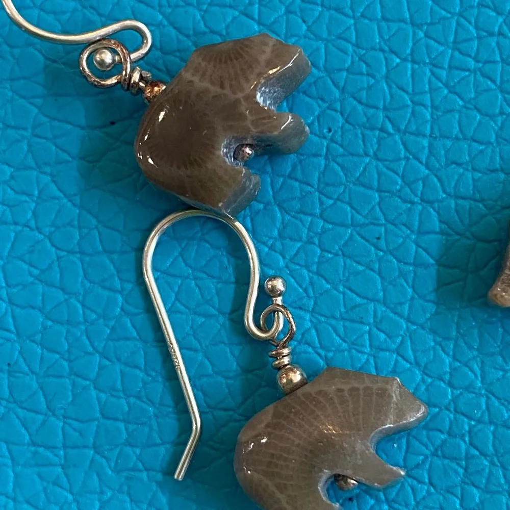 Petoskey Mama Bear Pendant and Baby Bear Earrings Set Silver with 18” Chain - Picture 3 of 9